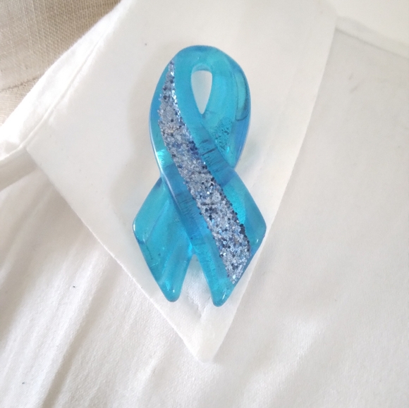 💥 CLOSET CLOSING SALE 💥 Acrylic Awareness Pin-Child Abuse Awareness - Picture 3 of 5